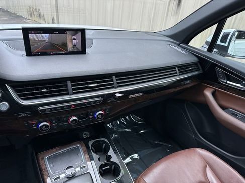 Used 2019 Audi Q7 3.0T Premium w/ Cold Weather Package AWD/4WD image 19