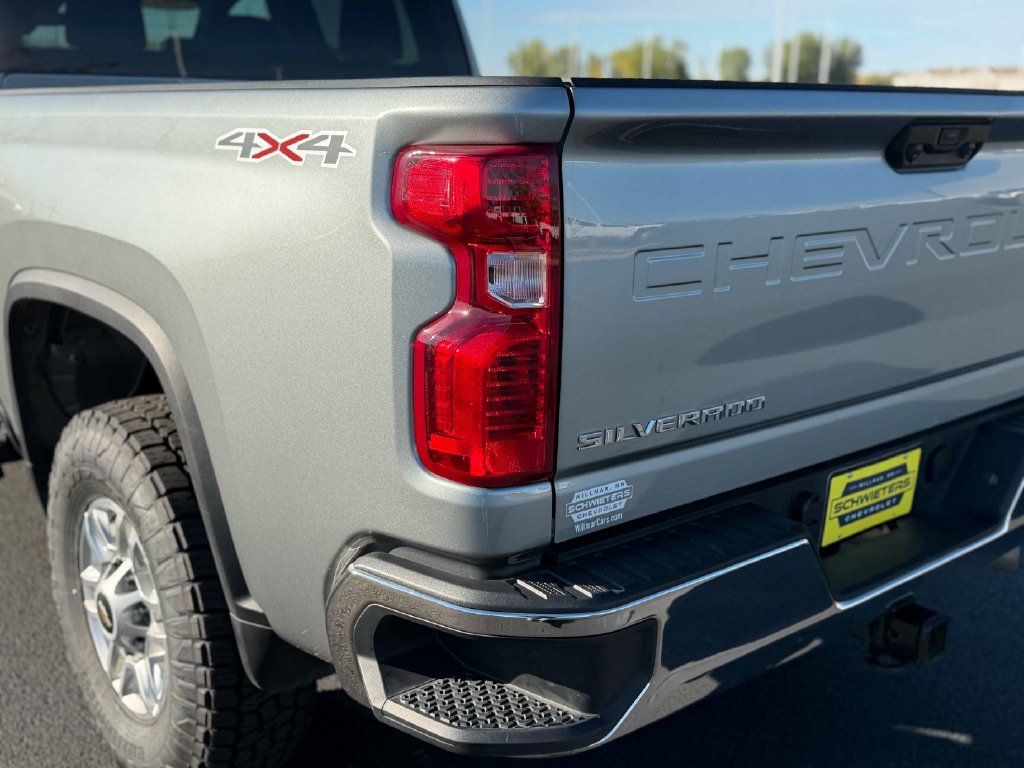 Used 2025 Chevrolet Silverado 2500 LT w/ Convenience Package AWD/4WD image 10