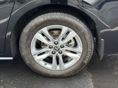 Used 2023 Toyota Sienna Limited image 36