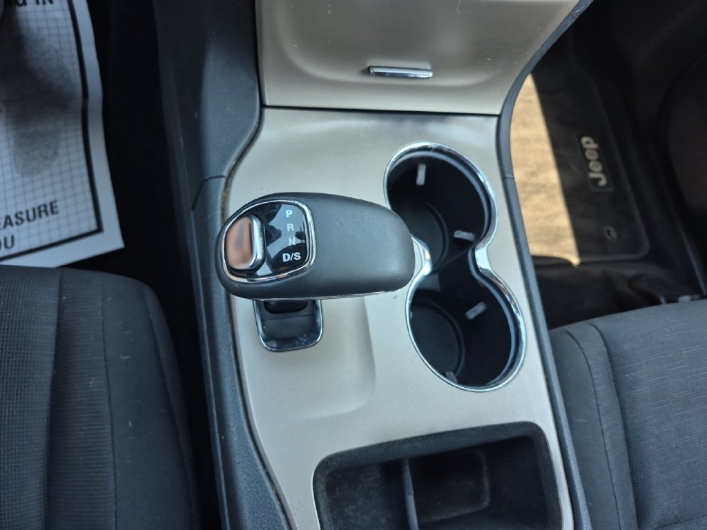 Used 2014 Jeep Grand Cherokee Laredo w/ 18" Wheel & 8.4" Radio Group RWD image 20