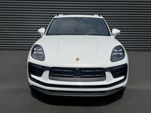 Certified 2024 Porsche Macan AWD/4WD image 6