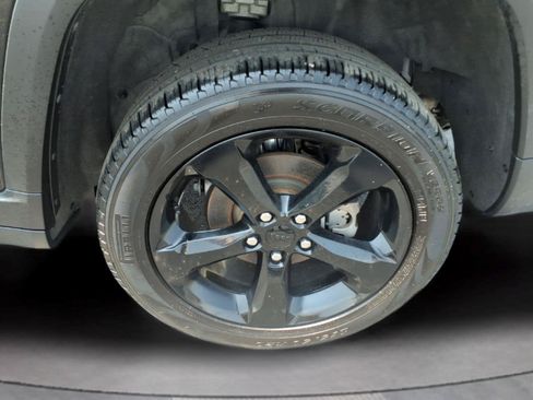 Used 2025 Jeep Grand Cherokee Limited w/ Black Appearance Package RWD image 10