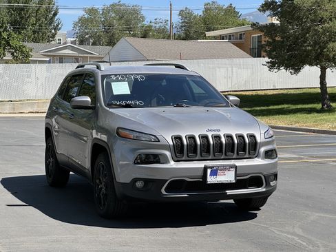 Used 2018 Jeep Cherokee Limited FWD image 2