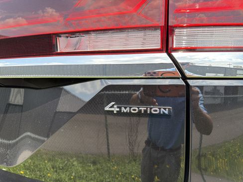 Used 2024 Volkswagen Atlas SE AWD/4WD image 7