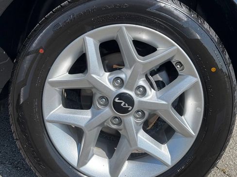 Used 2025 Kia Soul LX w/ LX Technology Package FWD image 13