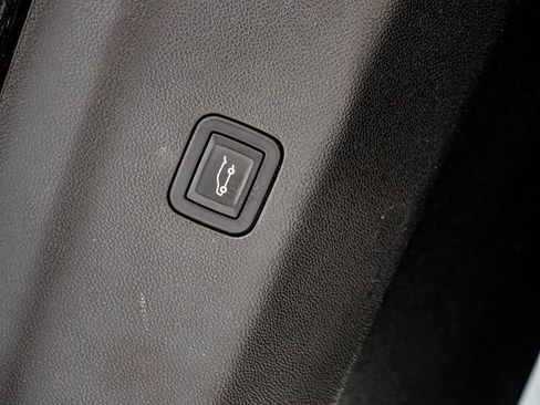 Used 2024 GMC Yukon XL AT4 w/ Technology Package image 28