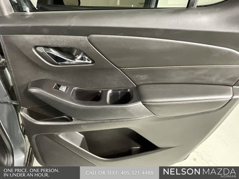 Used 2020 Chevrolet Traverse LT image 22