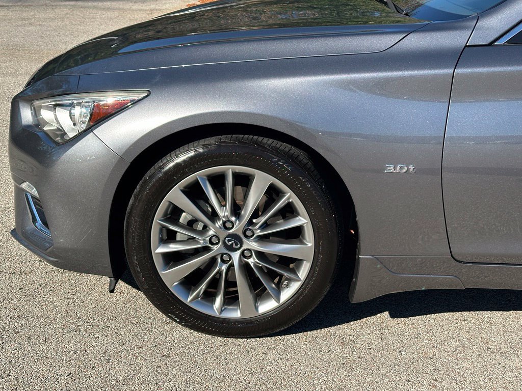 Used 2018 INFINITI Q50 Luxe w/ Essential Package (3.0T Luxe) AWD/4WD image 11