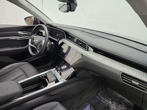 Used 2024 Audi Q8 e-tron Premium Plus w/ Premium Plus Package AWD/4WD image 19