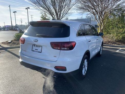 Used 2020 Kia Sorento LX image 8