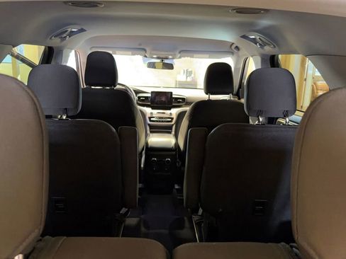 Used 2023 Ford Explorer XLT image 25