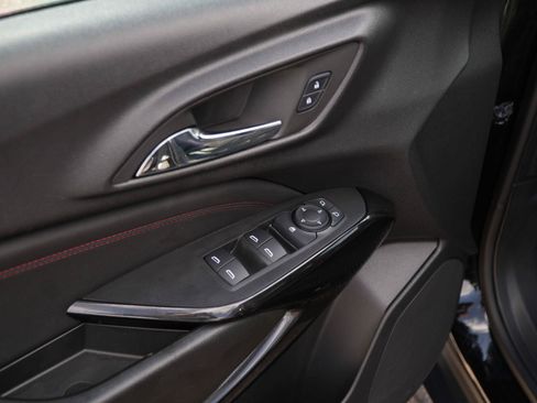 Used 2024 Chevrolet Trax RS w/ Sunroof Package FWD image 5