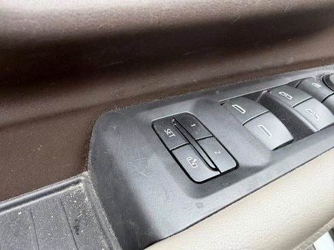 Used 2023 GMC Yukon XL SLT w/ SLT Premium Package image 21