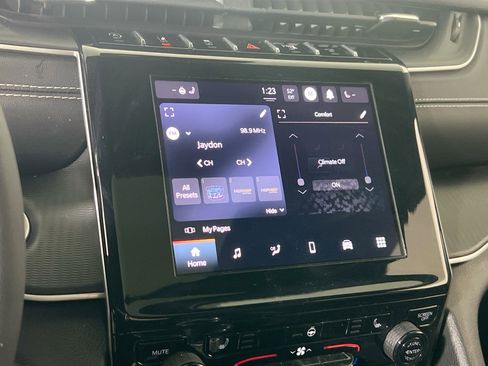 Used 2023 Jeep Grand Cherokee L Laredo image 13