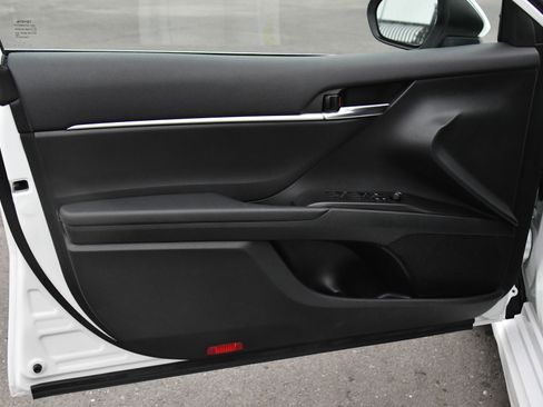 Used 2024 Toyota Camry SE image 14