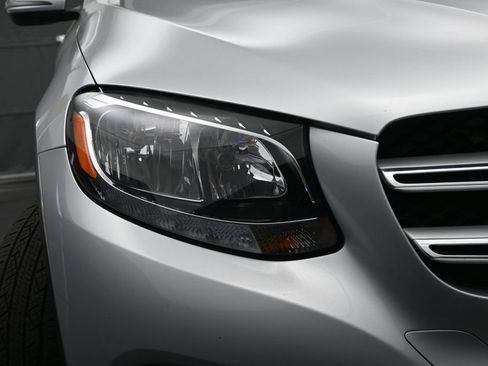 Used 2017 Mercedes-Benz GLC 300 4MATIC image 4