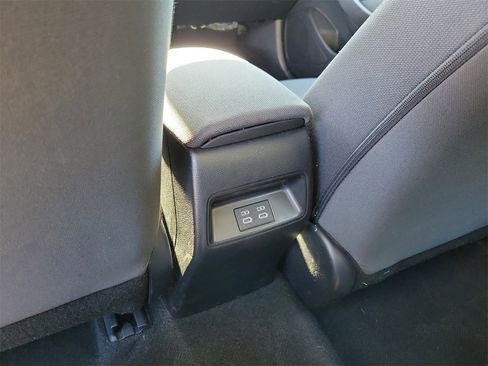 Used 2025 Toyota Corolla LE image 11