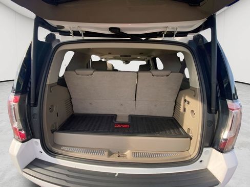 Used 2019 GMC Yukon SLT w/ Premium Edition AWD/4WD image 4