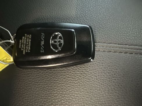 Used 2025 Toyota RAV4 XLE Premium AWD/4WD image 28