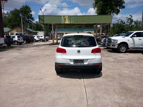 Used 2017 Volkswagen Tiguan Limited w/ Premium Package FWD image 31