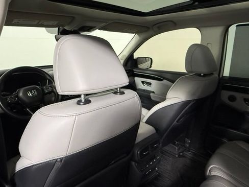 Used 2025 Honda Pilot Touring image 38
