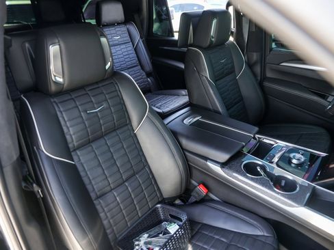 Used 2025 Cadillac Escalade V image 31