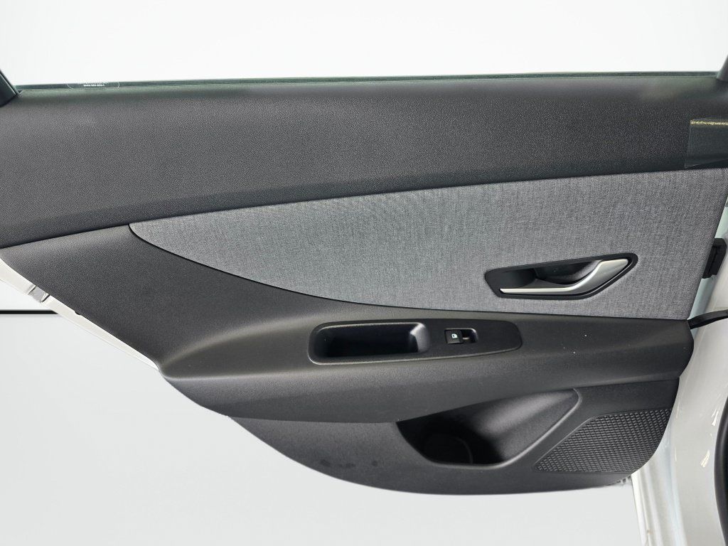 New 2026 Hyundai Elantra Limited FWD image 34