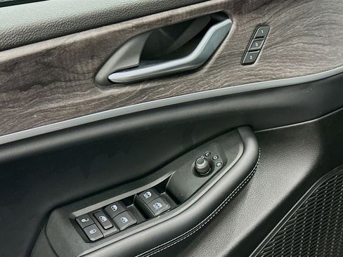 Used 2024 Jeep Grand Cherokee L Limited w/ Luxury Tech Group II image 15