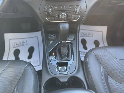 Used 2020 Jeep Cherokee Limited image 18