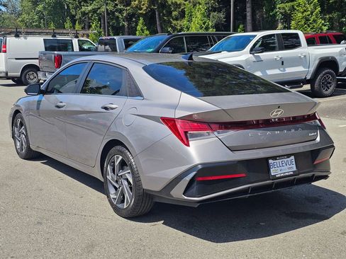 Used 2025 Hyundai Elantra Limited FWD image 38