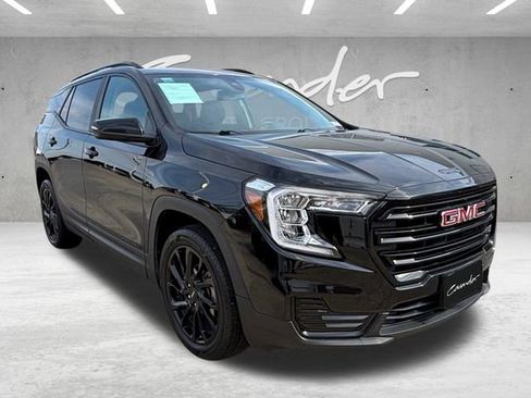 Used 2024 GMC Terrain SLE w/ Driver Convenience Package FWD image 2