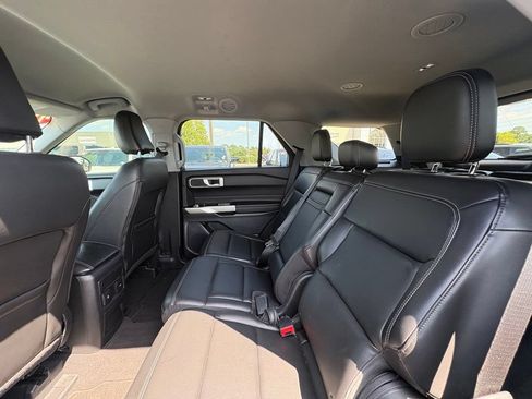 Used 2023 Ford Explorer XLT w/ Equipment Group 202A RWD image 17