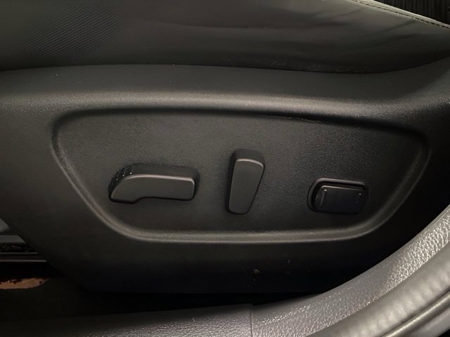 Used 2018 Nissan Rogue SV AWD/4WD image 12
