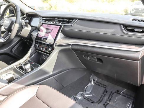Used 2025 Jeep Grand Cherokee Limited image 37