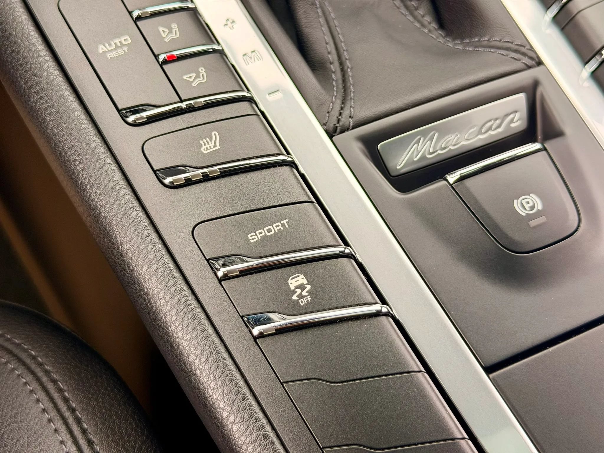 Used 2017 Porsche Macan AWD/4WD image 23