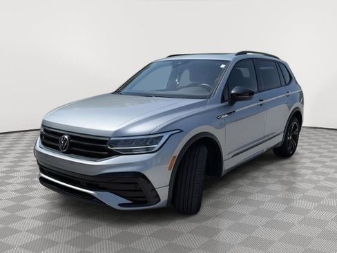 Used 2023 Volkswagen Tiguan SE R-Line AWD/4WD image 2
