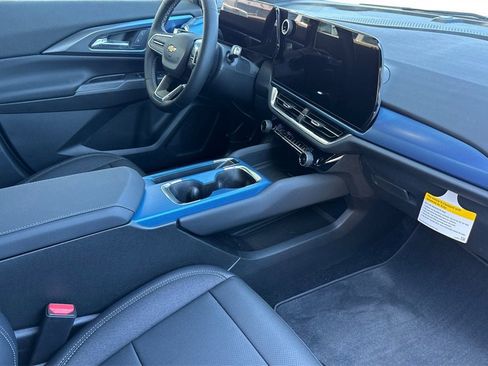 New 2026 Chevrolet Equinox EV LT image 16