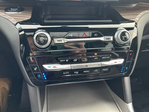Used 2022 Ford Explorer Limited w/ Equipment Group 301A AWD/4WD image 33