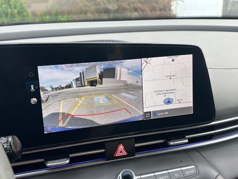 Used 2024 Hyundai Elantra SEL image 17