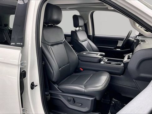 Certified 2025 Ford Expedition Active AWD/4WD image 7