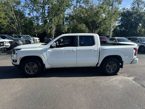 Used 2025 Nissan Frontier SV w/ SV Convenience Package RWD image 2