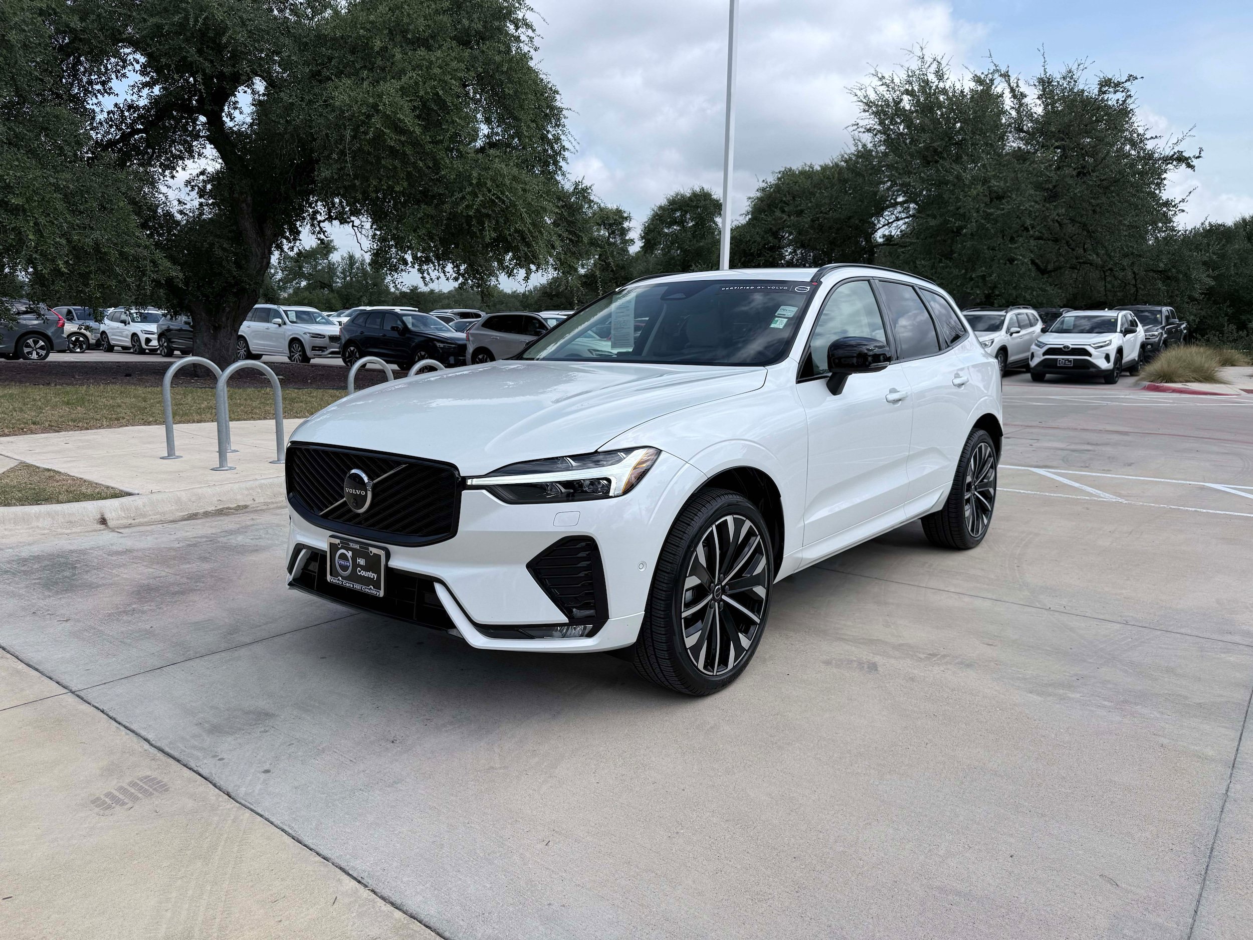 Certified 2026 Volvo XC60 B5 Ultra AWD/4WD image 2