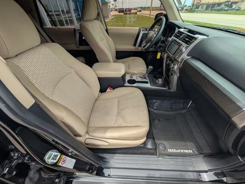 Used 2018 Toyota 4Runner SR5 AWD/4WD image 3
