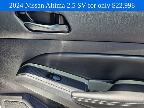 Used 2024 Nissan Altima 2.5 SV FWD image 12