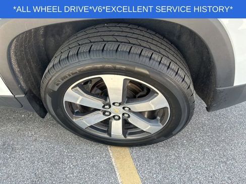 Used 2021 Chevrolet Traverse LT w/ LT Premium Package image 12