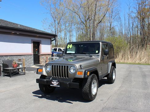 Used 2004 Jeep Wrangler SE w/ Ecco Tire & Wheel Group AWD/4WD image 12