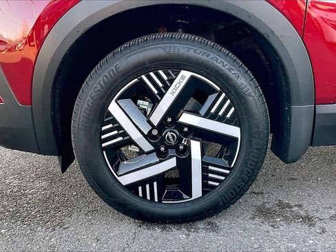 Used 2025 Nissan Kicks SV image 9