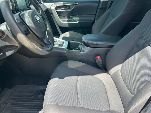Used 2022 Toyota RAV4 LE FWD image 11