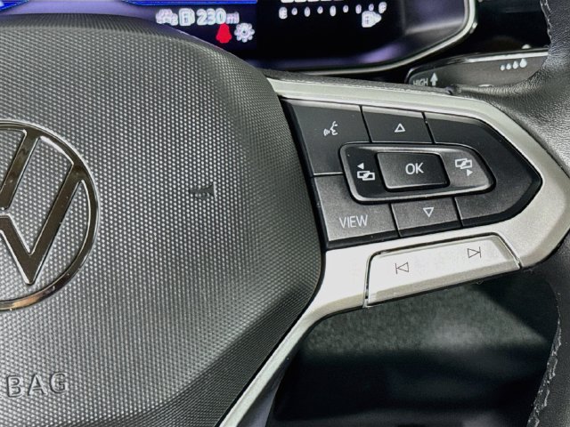 Used 2025 Volkswagen Jetta SE FWD image 12
