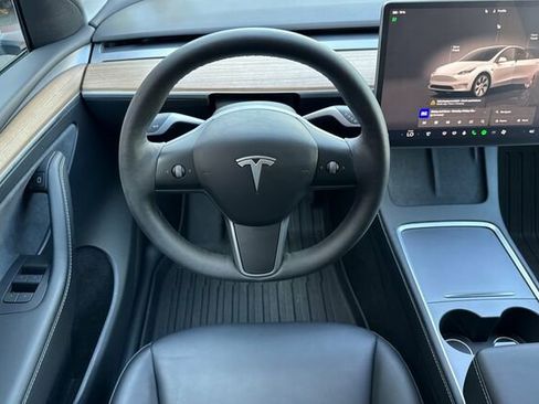 Used 2024 Tesla Model Y Long Range AWD/4WD image 11
